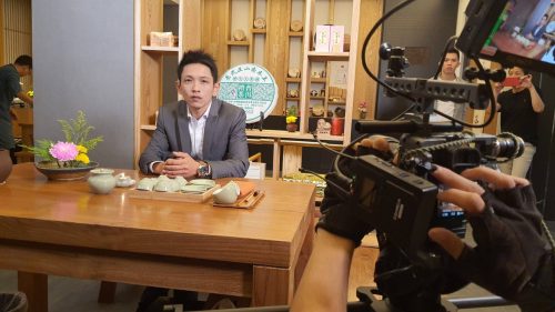 讓世界都看見-台灣好品牌-品牌人物誌-電視節目專訪-「酒保酒窖室內設計」側拍照片1製作單位：星澤影視 製作人：游祈盛 執行製作：楊含容