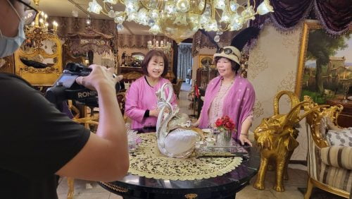 讓世界都看見-台灣好品牌-品牌人物誌-電視節目專訪-「天鵝堡瓷器館」側拍照片1製作單位：星澤影視 製作人：游祈盛 執行製作：楊含容