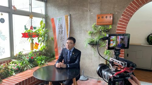 讓世界都看見-台灣好品牌-品牌人物誌-電視節目專訪-「得耀法律事務所」側拍照片1製作單位：星澤影視 製作人：游祈盛、楊含容