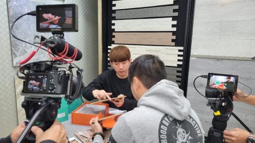 讓世界都看見-台灣好品牌-品牌人物誌-電視節目專訪-「愛佳地板」側拍照片1製作單位：星澤影視 製作人：游祈盛 執行製作：楊含容