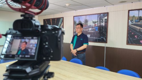 讓世界都看見-台灣好品牌-品牌人物誌-電視節目專訪-「易安特系統模板」側拍照片4製作單位：星澤影視 製作人：游祈盛、楊含容