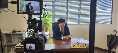 讓世界都看見-台灣好品牌-品牌人物誌-電視節目專訪-「智邦法律」側拍照片1製作單位：星澤影視 製作人：游祈盛 執行製作：楊含容