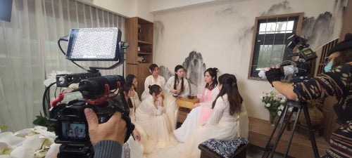 讓世界都看見-台灣好品牌-品牌人物誌-電視節目專訪-「水霧女神」側拍照片1製作單位：星澤影視 製作人：游祈盛 執行製作：楊含容