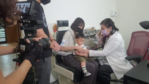 讓世界都看見-台灣好品牌-電視節目專訪-「立安親子診所」-幕後側拍05 製作單位：星澤國際 製作人：游祈盛、楊含容