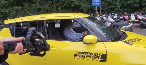 讓世界都看見-台灣好品牌-品牌人物誌-電視節目專訪-「統哥駕駛學院」側拍照片1製作單位：星澤影視 製作人：游祈盛 執行製作：楊含容