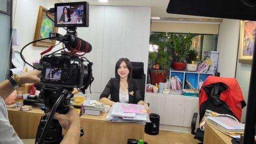 讓世界都看見-台灣好品牌-品牌人物誌-電視節目專訪-「金門林怡地政士」側拍照片1製作單位：星澤影視 製作人：游祈盛 執行製作：楊含容