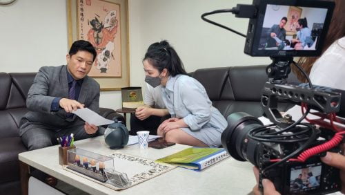 讓世界都看見-台灣好品牌-品牌人物誌-電視節目專訪-「陸懿律師事務所」側拍照片1製作單位：星澤影視 製作人：游祈盛 執行製作：楊含容