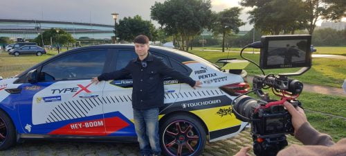 讓世界都看見-台灣好品牌-品牌人物誌-電視節目專訪-「黑幫彩貼」側拍照片1製作單位：星澤影視 製作人：游祈盛 執行製作：楊含容