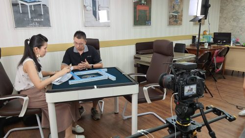 讓世界都看見-台灣好品牌-品牌人物誌-電視節目專訪-「台灣商密特-」側拍照片製作單位：星澤影視 製作人：游祈盛、楊含容