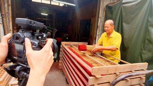 讓世界都看見-台灣好品牌-品牌人物誌-電視節目專訪-「李慶成製香」側拍照片1製作單位：星澤影視 製作人：游祈盛、楊含容