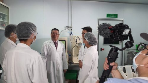 讓世界都看見-台灣好品牌-品牌人物誌-電視節目專訪-「亞果生醫」側拍照片1製作單位：星澤影視 製作人：游祈盛 執行製作：楊含容