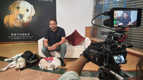 讓世界都看見-台灣好品牌-品牌人物誌-電視節目專訪-「倍力寵物食品」側拍照片1製作單位：星澤影視 製作人：游祈盛 執行製作：楊含容