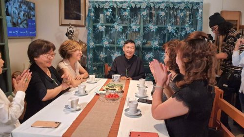 讓世界都看見-台灣好品牌-品牌人物誌-電視節目專訪-「吉鼎翡翠」側拍照片1製作單位：星澤影視 製作人：游祈盛 執行製作：楊含容