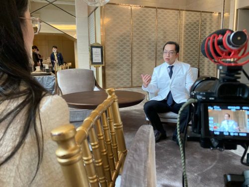 讓世界都看見-台灣好品牌-品牌人物誌-電視節目專訪-「顏面針灸醫學會」側拍照片1製作單位：星澤影視 製作人：游祈盛 執行製作：楊含容