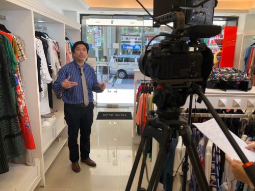 星澤國際-台灣好品牌 電視節目-專訪「佢商名品」精彩側拍花絮03-游祈盛與楊含容監督製作