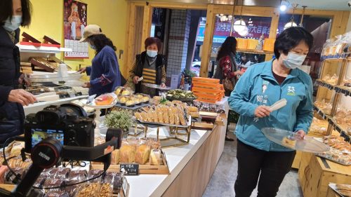 讓世界都看見-台灣好品牌-品牌人物誌-電視節目專訪-「世紀食品」側拍照片1製作單位：星澤影視 製作人：游祈盛 執行製作：楊含容