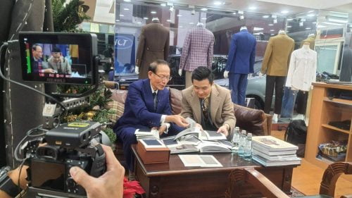 讓世界都看見-台灣好品牌-品牌人物誌-電視節目專訪-「力上西服」側拍照片1製作單位：星澤影視 製作人：游祈盛 執行製作：楊含容