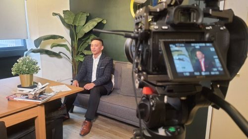 讓世界都看見-台灣好品牌-品牌人物誌-電視節目專訪-「品策方舟」側拍照片1製作單位：星澤影視 製作人：游祈盛 執行製作：楊含容