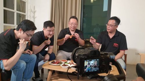 讓世界都看見-台灣好品牌-品牌人物誌-電視節目專訪-「慈光食品（ B.B醬）」側拍照片1製作單位：星澤影視 製作人：游祈盛 執行製作：楊含容