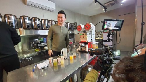 讓世界都看見-台灣好品牌-品牌人物誌-電視節目專訪-「杜芳子」側拍照片1製作單位：星澤影視 製作人：游祈盛 執行製作：楊含容