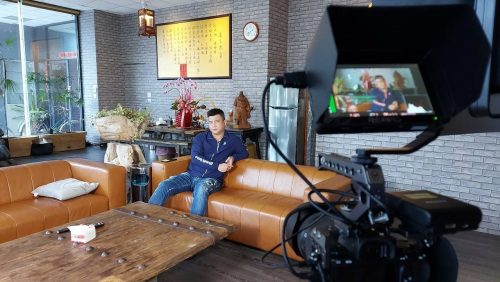 讓世界都看見-台灣好品牌-品牌人物誌-電視節目專訪-「永恆天詩」側拍照片1製作單位：星澤影視 製作人：游祈盛 執行製作：楊含容