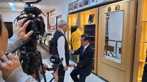 讓世界都看見-台灣好品牌-品牌人物誌-電視節目專訪-「湯姆西服」側拍照片1製作單位：星澤影視 製作人：游祈盛 執行製作：楊含容