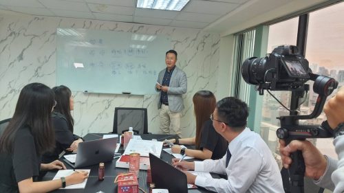 讓世界都看見-台灣好品牌-品牌人物誌-電視節目專訪-「無事一身輕」側拍照片1製作單位：星澤影視 製作人：游祈盛 執行製作：楊含容