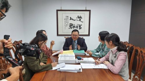 讓世界都看見-台灣好品牌-品牌人物誌-電視節目專訪-「維勤法律事務所」側拍照片1製作單位：星澤影視 製作人：游祈盛 執行製作：楊含容