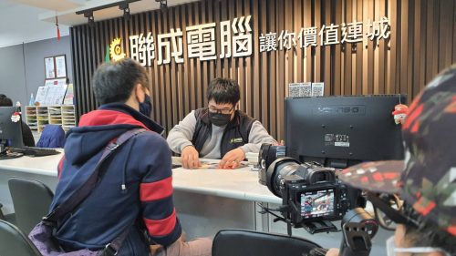 讓世界都看見-台灣好品牌-品牌人物誌-電視節目專訪-「聯成電腦」側拍照片1製作單位：星澤影視 製作人：游祈盛 執行製作：楊含容
