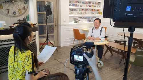 讓世界都看見-台灣好品牌-品牌人物誌-電視節目專訪-「想飛旅遊」側拍照片製作單位：星澤影視 製作人：游祈盛、楊含容