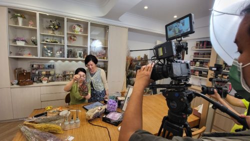讓世界都看見-台灣好品牌-電視節目專訪-「睡美人不凋花」-幕後側拍04 製作單位：星澤影視 製作人：游祈盛、楊含容