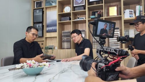 讓世界都看見-台灣好品牌-電視節目專訪-「呈勛磁磚」-幕後側拍02 製作單位：星澤國際 製作人：游祈盛、楊含容