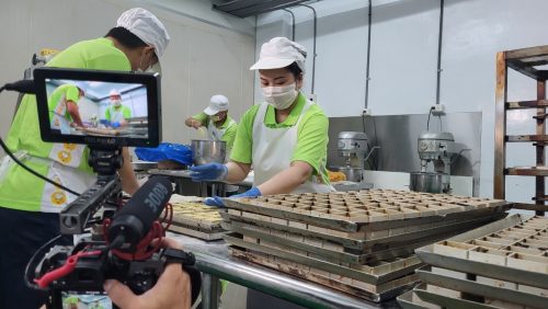 讓世界都看見-台灣好品牌-電視節目專訪-「港記酥皇」-幕後側拍05 製作單位：星澤國際 製作人：游祈盛、楊含容