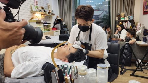 讓世界都看見-台灣好品牌-電視節目專訪-「男士飄眉專家 朱哲毅」-幕後側拍03製作單位：星澤影視 製作人：游祈盛、楊含容