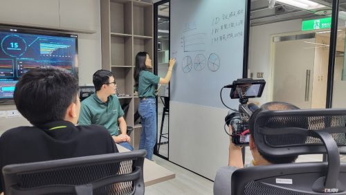 讓世界都看見-台灣好品牌-電視節目專訪-「新夥伴」-幕後側拍02 製作單位：星澤影視 製作人：游祈盛、楊含容