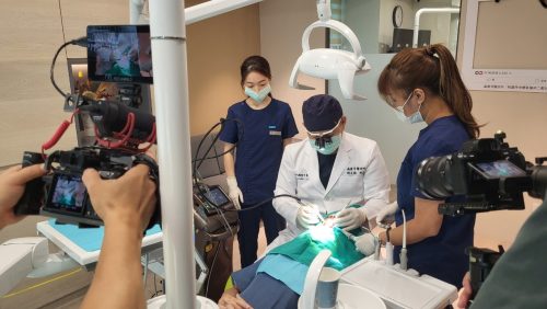 讓世界都看見-台灣好品牌-電視節目專訪-「日三牙醫」-幕後側拍03 製作單位：星澤影視 製作人：游祈盛、楊含容