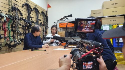 讓世界都看見-台灣好品牌-電視節目專訪-「保聯弓箭」-幕後側拍05 製作單位：星澤影視 製作人：游祈盛、楊含容