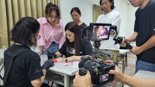 讓世界都看見-台灣好品牌-電視節目專訪-「王美人紋繡」-幕後側拍01 製作單位：星澤影視 製作人：游祈盛、楊含容