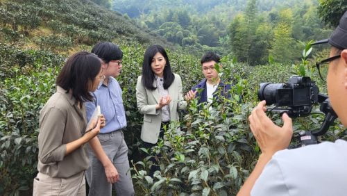 讓世界都看見-台灣好品牌-電視節目專訪-「柳婉郁教授」-幕後側拍01 製作單位：星澤影視 製作人：游祈盛、楊含容