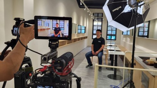 讓世界都看見-台灣好品牌-電視節目專訪-「新口味食品行-蛋黃酥」-幕後側拍01 製作單位：星澤影視 製作人：游祈盛、楊含容