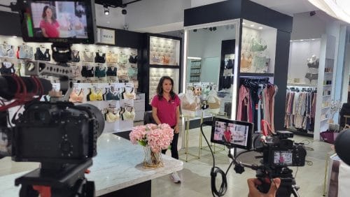 讓世界都看見-電視節目專訪-「伊媚兒內衣」-幕後側拍01製作單位：星澤影視 製作人：游祈盛、楊含容