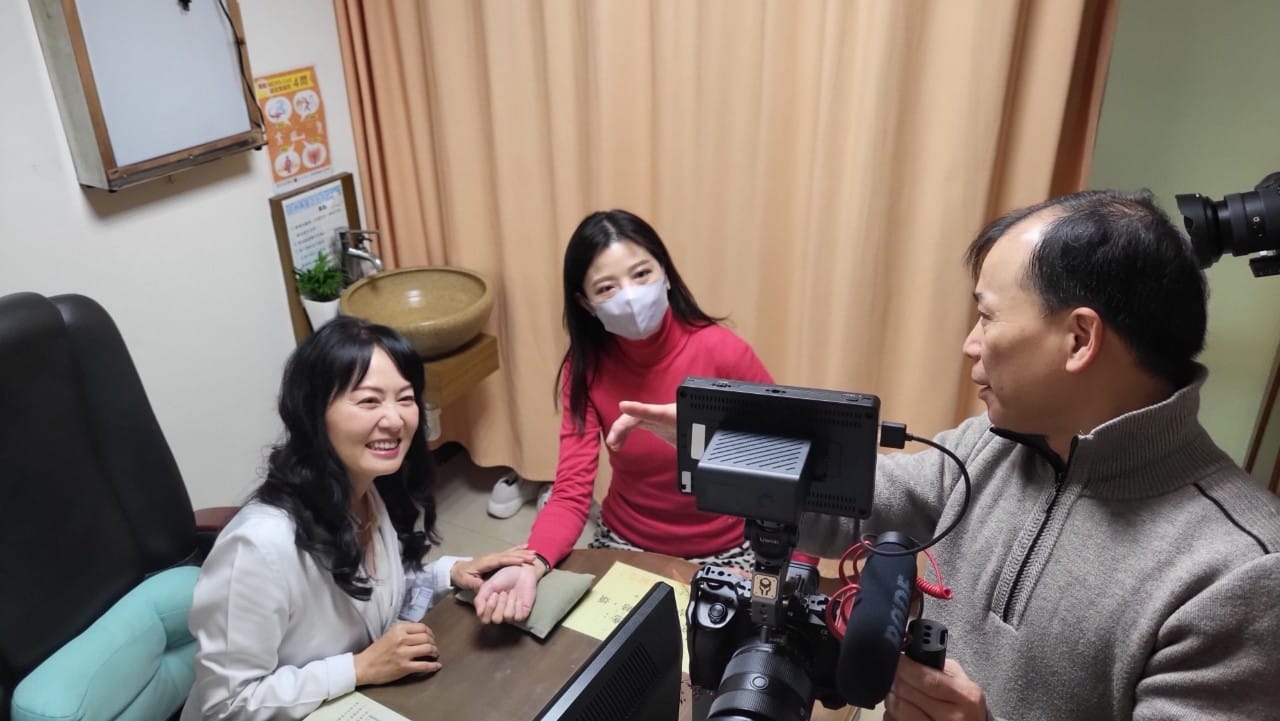 讓世界都看見-電視節目專訪-「臺灣泓德針氣療法醫學會」-幕後側拍02製作單位:星澤影視 製作人:游祈盛、楊含容