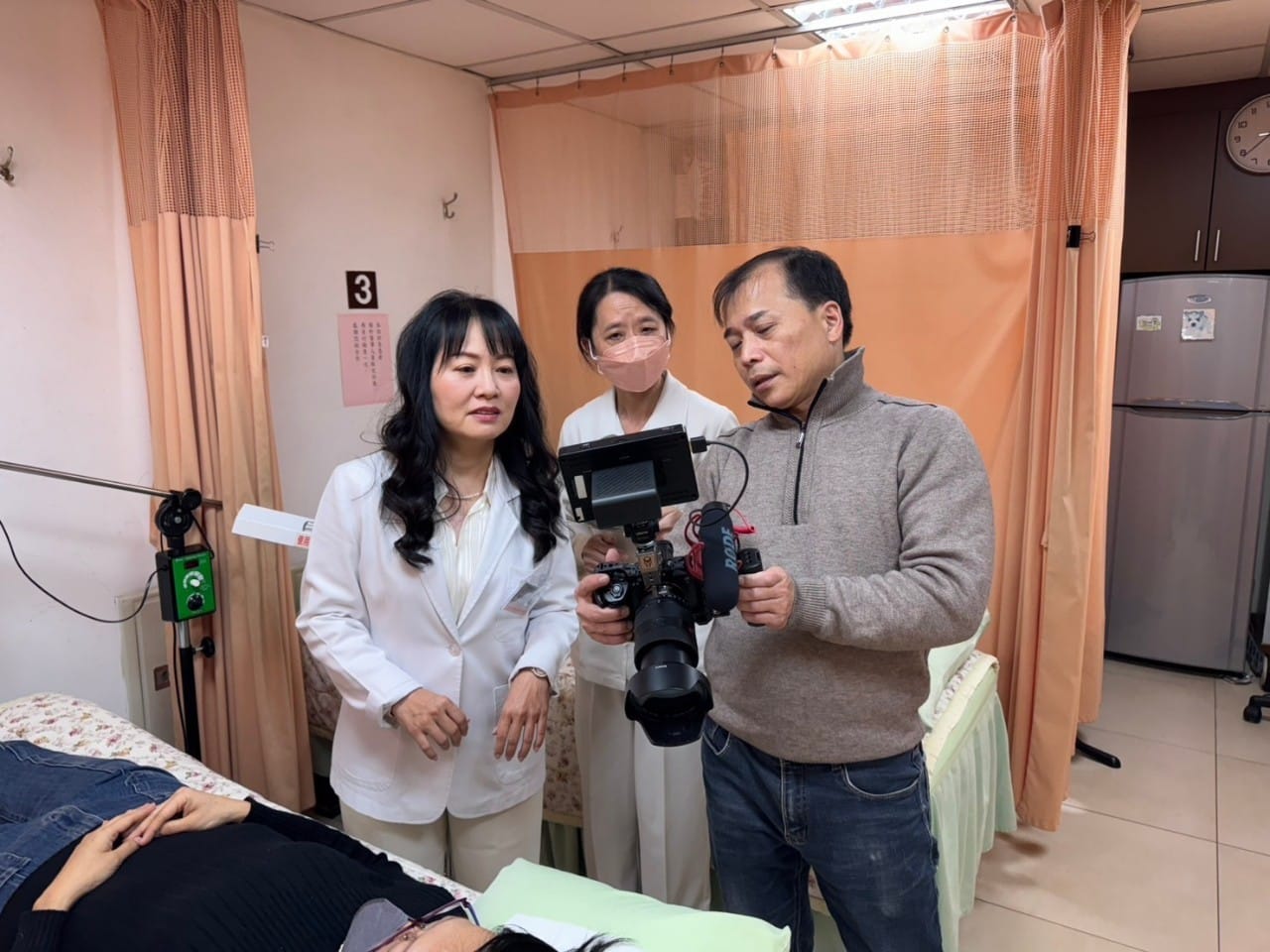 讓世界都看見-電視節目專訪-「臺灣泓德針氣療法醫學會」-幕後側拍03製作單位:星澤影視 製作人:游祈盛、楊含容