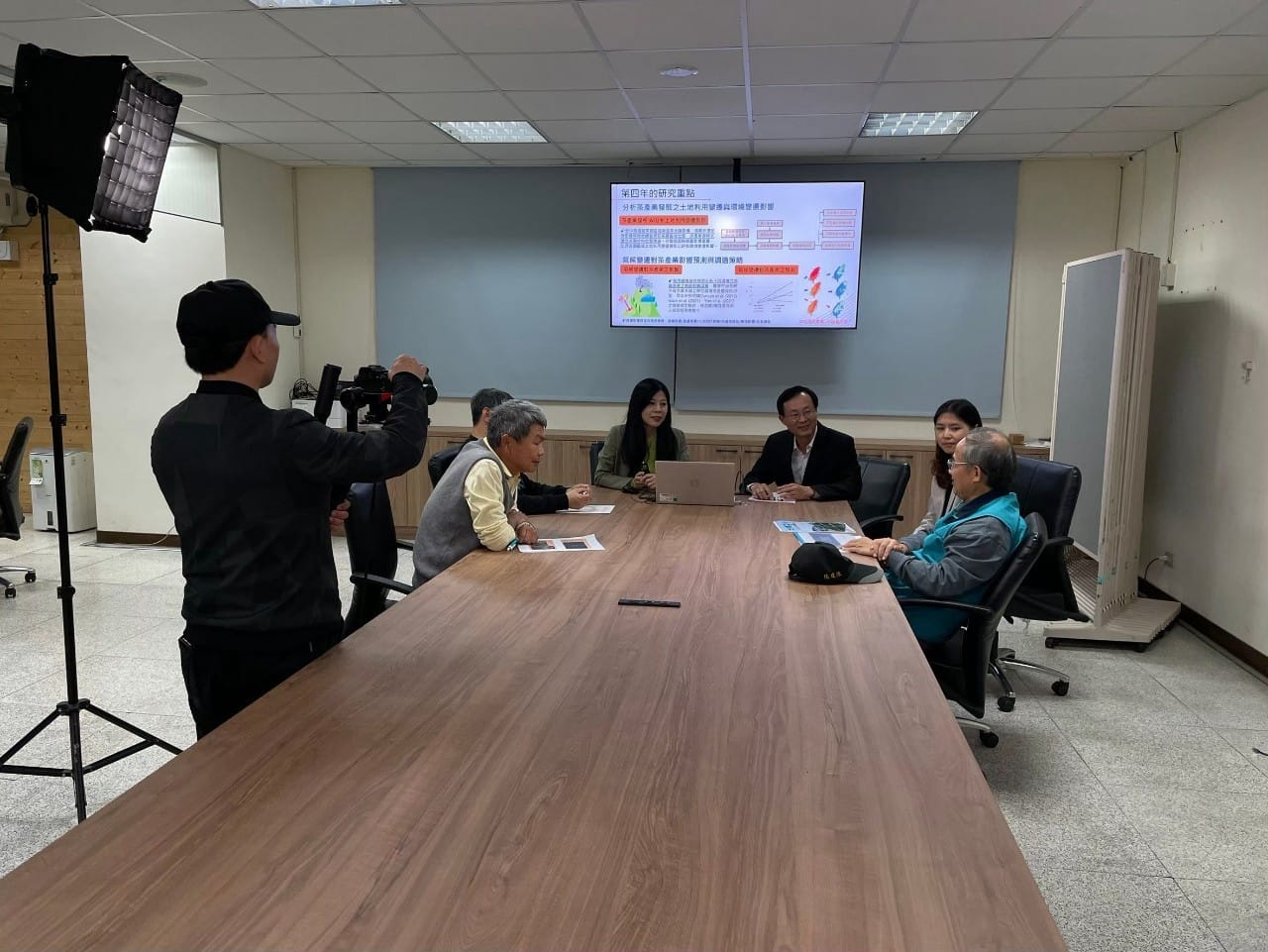 讓世界都看見-電視節目專訪-「中興大學」-幕後側拍03製作單位：星澤影視 製作人：游祈盛、楊含容