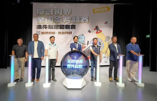 代理市長邱臣遠與貴賓共同進行啟動儀式,宣告活動展開