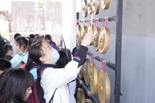 圖說：宜蘭國小學童體驗音階鑼