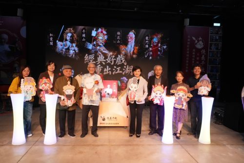 由文化部文化資產局出版《俠義千秋　人間國寶陳錫煌的掌中情懷》正式亮相《俠義千秋－人間國寶陳錫煌的掌中情懷》布袋戲影音專輯成果發表 