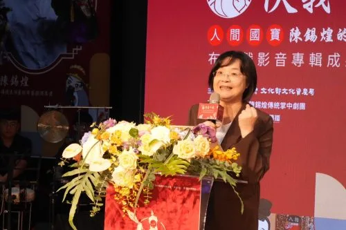 文化部徐次長宜君致詞-《俠義千秋-人間國寶陳錫煌的掌中情懷》布袋戲影音專輯成果發表(圖/文化部文化資產局提供) 文化部徐次長宜君致詞-《俠義千秋-人間國寶陳錫煌的掌中情懷》布袋戲影音專輯成果發表(圖/文化部文化資產局提供)
